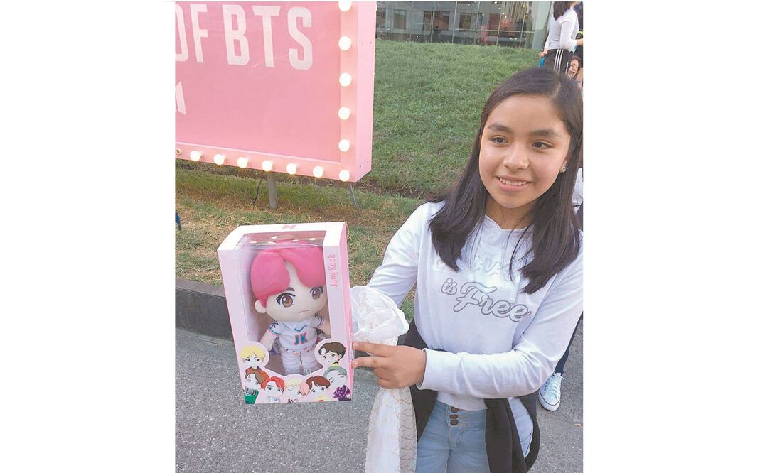 Lucía, de 17 años, llegó desde las 7:30 horas y gastó 5 mil 800 pesos. Foto/Ariel León Luna. El Universal