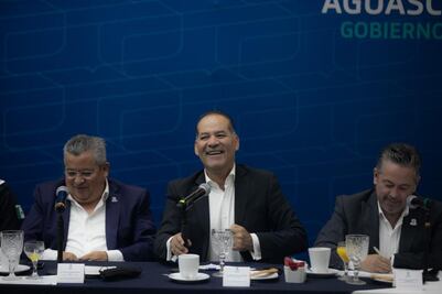 Martín Orozco, gobernador de Aguascalientes, celebra reunión de gabinete