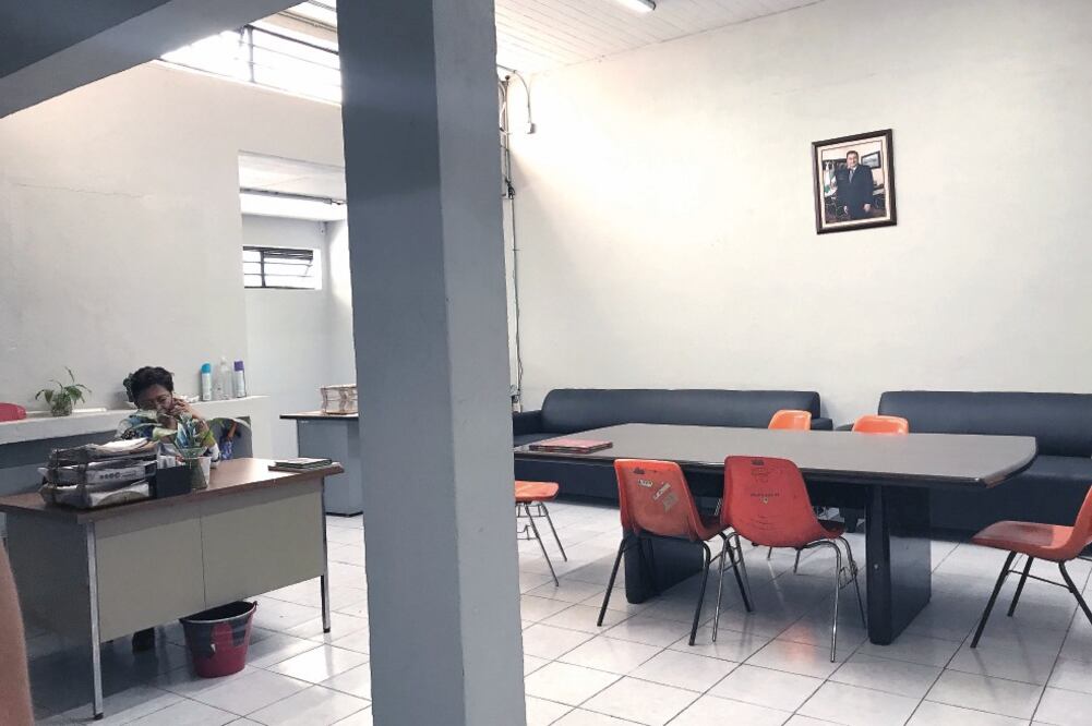 Instalaciones. El lugar tenía sillones de vinipiel, pantallas planas, baños privados, desayunador y pisos de loseta 
