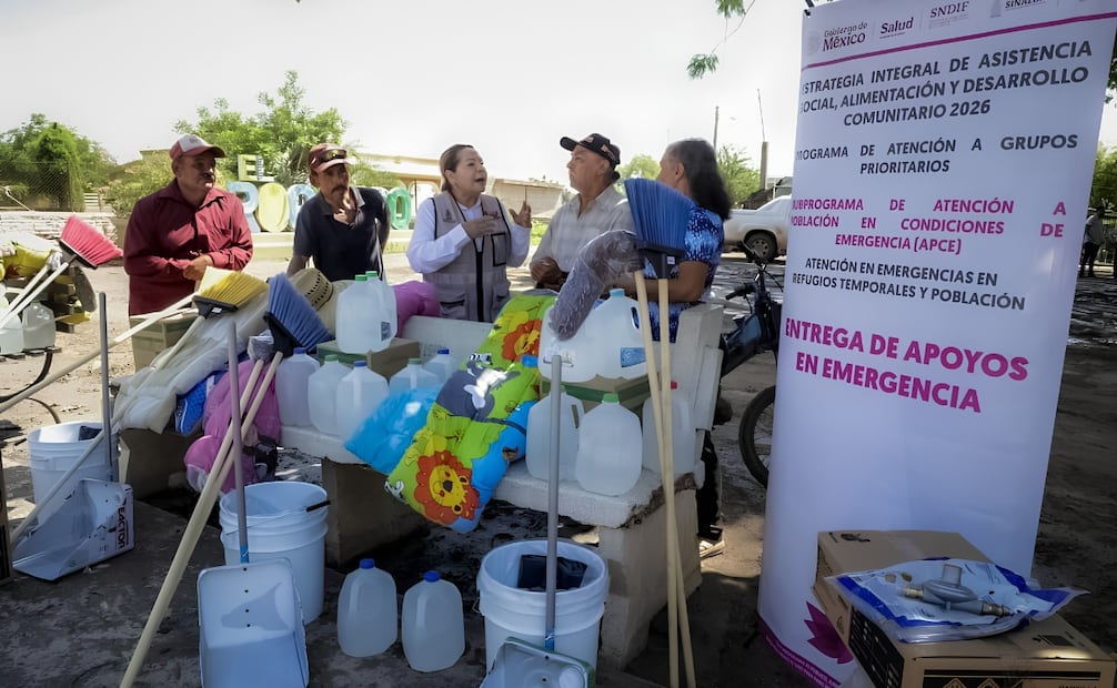 Las brigadas que la acompañan distribuyeron 600 despensas, 350 colchonetas, cien kits de estufa y tanques de gas, el mismo número de colchones, cien kits de aseo personal, cien de limpieza y cien catres. | Foto: Especiales.