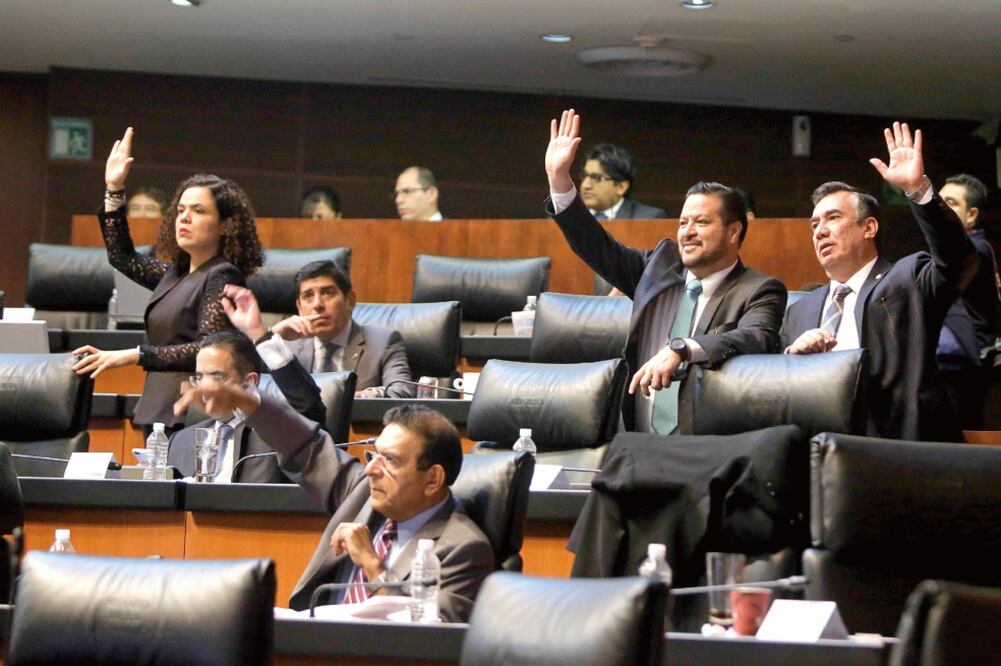 La bancada panista, en el momento en que se sometió a votación en el Senado de la República la nueva Ley Federal de Transparencia (SENADO)