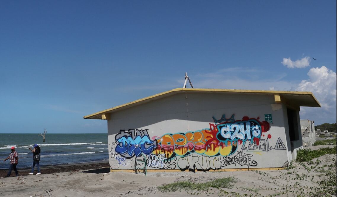 Imagen de viviendas que fueron comidas por el mar en la comunidad de El Bosque en el municipio de Centla, estado de Tabasco, el 4 de septiembre de 2025. Foto: EFE