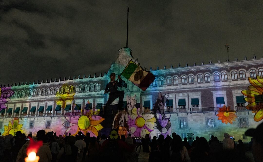 Ultimo día de la proyección del video mapping 700 años de México Tenochtitlán, en Palacio Nacional y la Catedral Metropolitana de la Ciudad de México. Foto Hugo Salvador El Universal