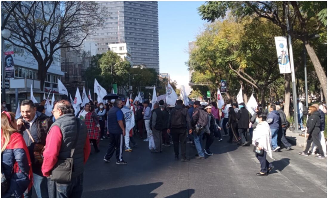 Manifestantes en el Zócalo. Foto: Especial
