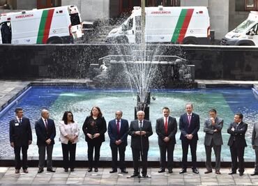 Entregan 10 ambulancias a hospitales de diferentes estados