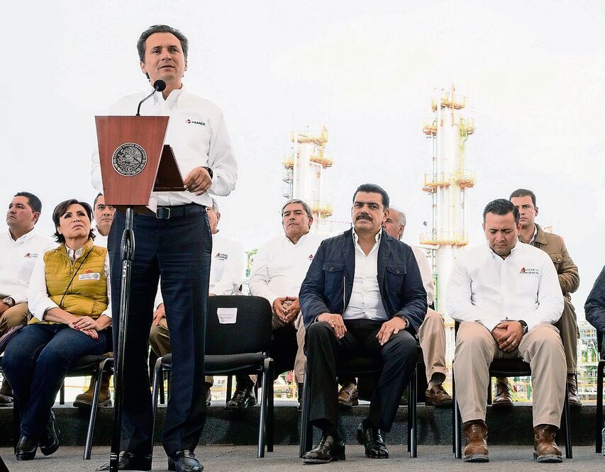 Emilio Lozoya Austin, director general de Pemex, durante la gira por Tula, Hidalgo (ESPECIAL)