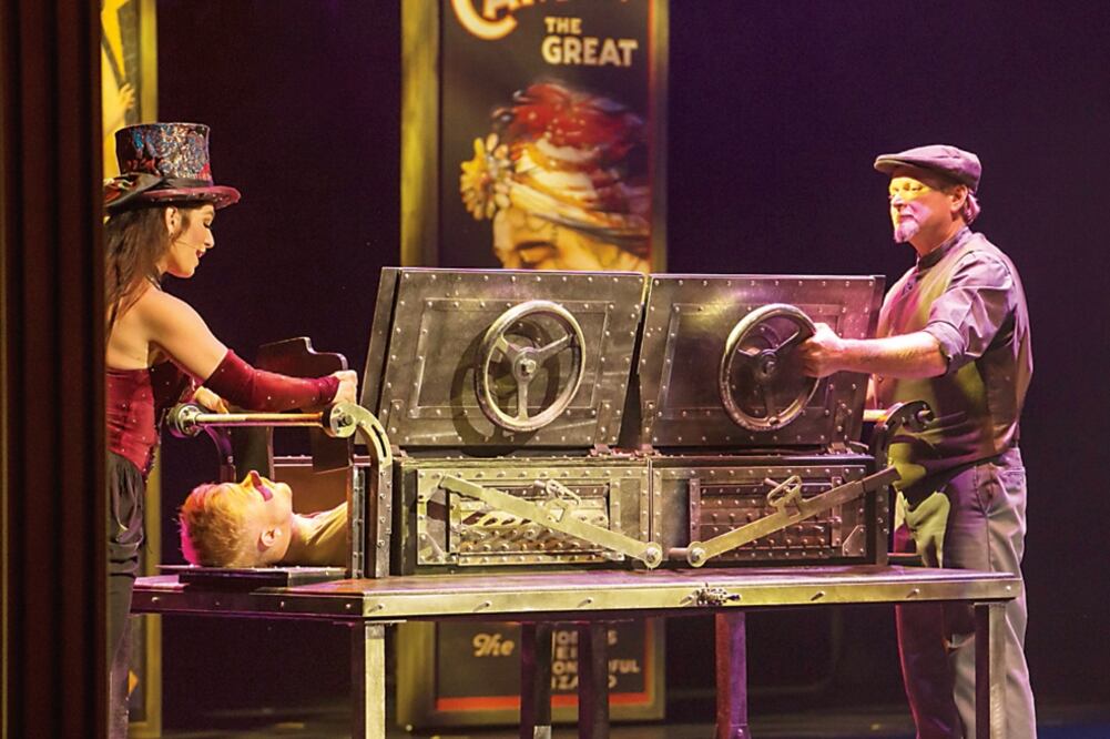 El espectáculo está basado en la época dorada de la magia, hace casi un siglo, con diversas rutinas que buscarán sorprender (CRISTOPHER ROGEL BLANQUET, VALENTE ROSAS, JUAN CARLOS REYES. EL UNIVERSAL)