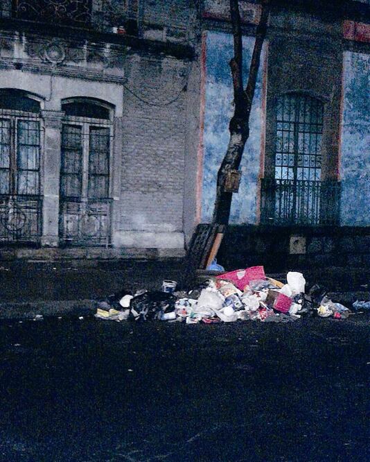 Habitantes de Cuauhtémoc denuncian que hay más de 500 basureros clandestinos en calles, parques, camellones y lugares públicos (DIANA VILLAVICENCIO. EL UNIVERSAL)