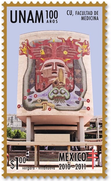 Timbre por los 100 años de la UNAM, con el mural de Francisco Eppens Helguera en la Facultad de Medicina. Según compartió Alejandro Grossmann, su técnica para lograr más ventas era ajustar el precio del sello según los costos postales: “si la tarifa era 1.30 pesos, entonces mi timbre valía 20 centavos”, como si fuese un redondeo. Foto: Cortesía Alejandro Grossmann/ESPECIAL.