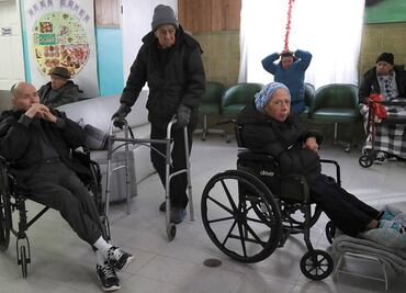 Abandonan a adultos mayores de EU en asilos de Ciudad Juárez; pasan Navidad en soledad