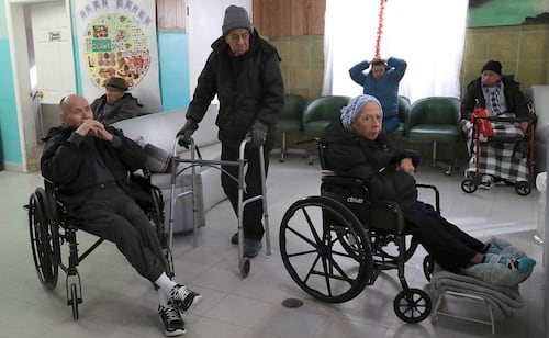 PVEM propone hasta seis años de prisión a quien abandone a un adulto mayor; hay más de 2.7 millones en desamparo, señala