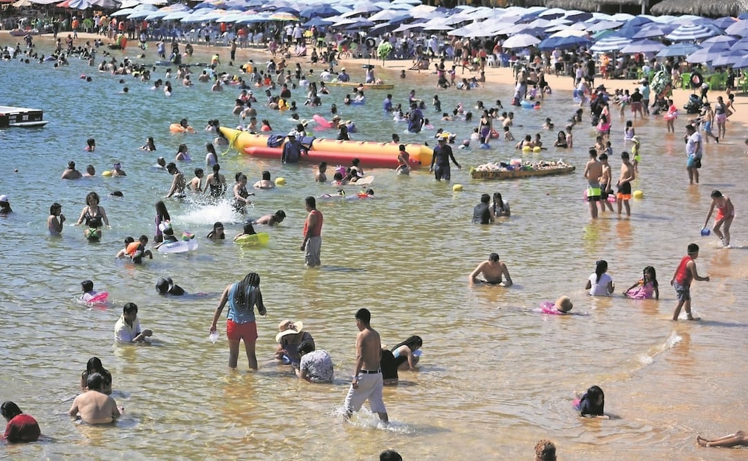 Las playas de Acapulco lucieron abarrotadas el pasado fin de semana, igual que los centros para realizar pruebas de Covid-19. Foto: Salvador Cisneros/ EL UNIVERSAL