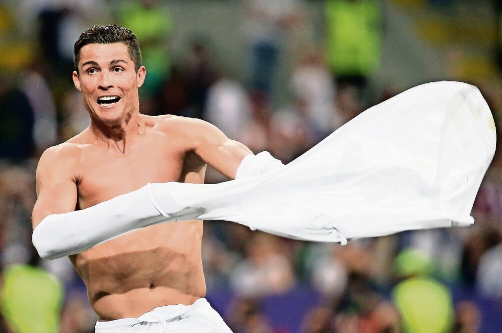 Cristiano Ronaldo, héroe de ayer, se proclamó máximo goleador de la Champions (16 tantos) por cuarta vez (STEFANO RELLANDINI. REUTERS)