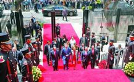 Gasta el Senado más de 160 mil pesos en renta de alfombras