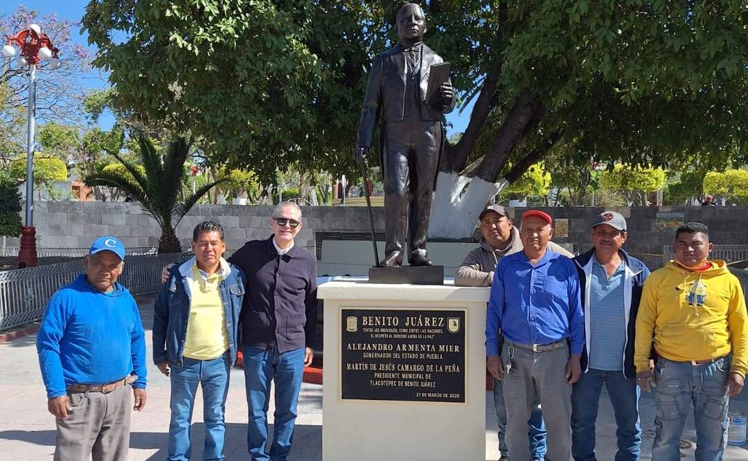 Develación de la escultura de Benito Juárez en el municipio de Tlacotepec de Benito Juárez en Puebla (12/04/2025). Foto: Especial