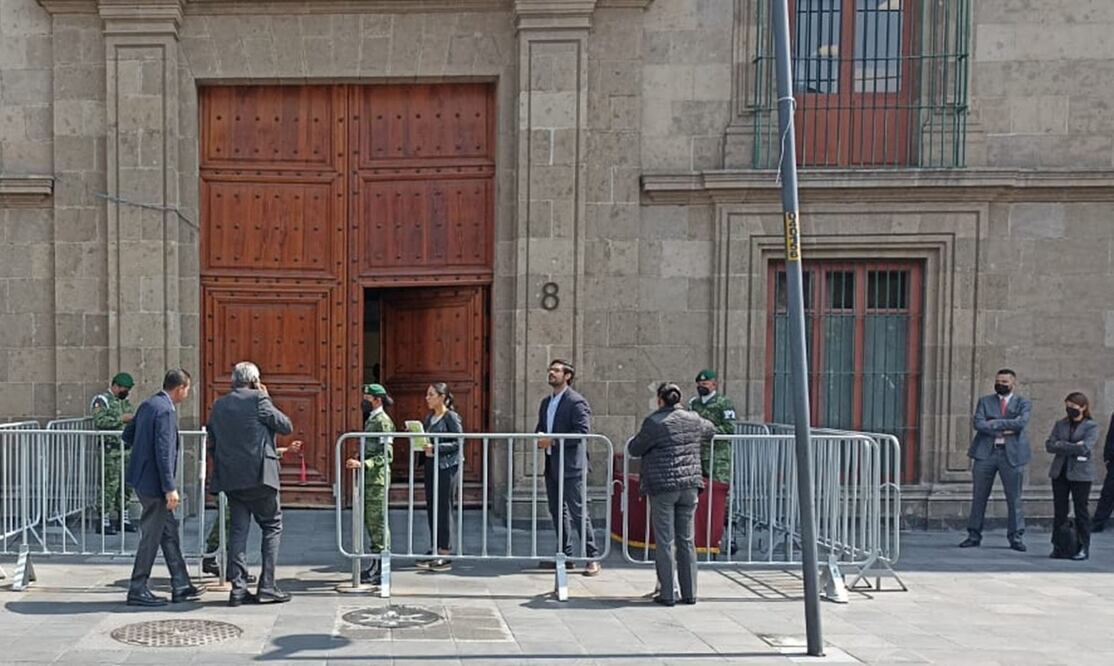 El presidente López Obrador ha adelantado que en este plan se buscará reducir viajes al extranjero y viáticos. Foto: especial