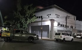 Grupo armado dispara contra asistentes a velorio en funeraria de Sinaloa; tras persecución, abaten a uno y detienen a otro