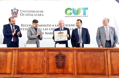 Fortalecer la medicina pública, pide Narro ante estudiantes