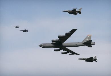 Bombardero estadounidense B-52 voló sobre Corea del Sur