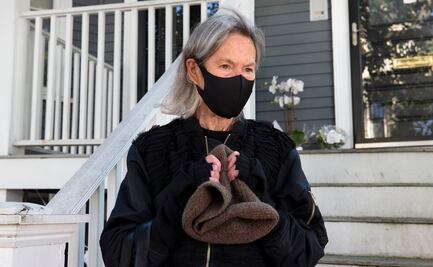 "Con poemas de Louise Glück, la traducción es milimétrica"