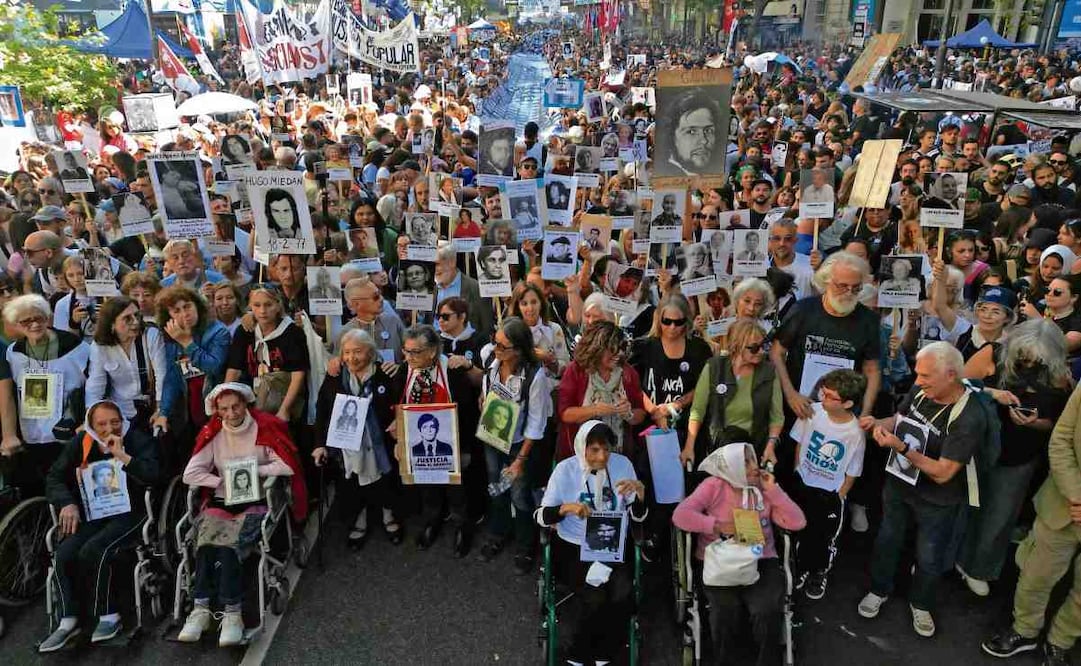 Integrantes de las Madres de Plaza de Mayo, en Buenos Aires en el 50 aniversario del inicio de la última dictadura militar. Foto: Luis Robayo / AFP