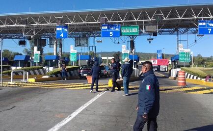 CNTE toma casetas en Michoacán; retienen camiones
