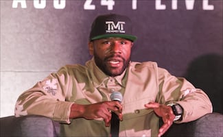 Floyd Mayweather sale del retiro y regresará al boxeo profesional