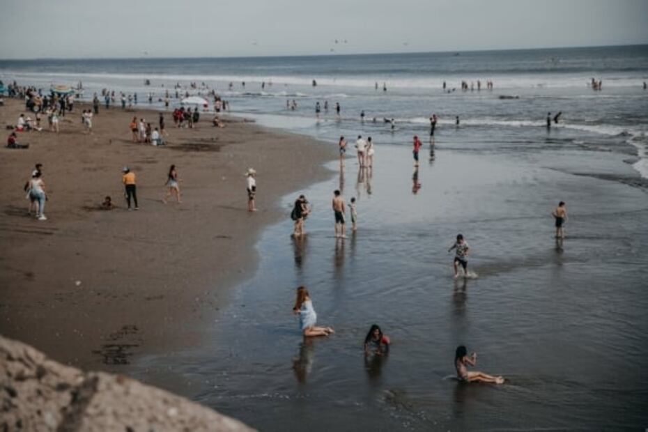 Desalojan a bañistas por mar de fondo en playas de Guasave, Sinaloa