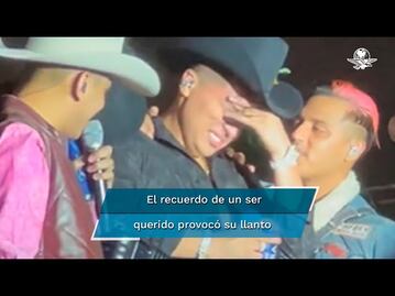 Eduin Caz llora incontrolablemente durante concierto; esta es la razón 