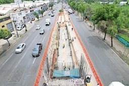 Colocan losa para el carril confinado de la nueva Línea 5 del Mexibús