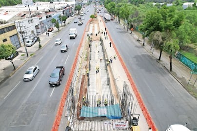 Colocan losa para el carril confinado de la nueva Línea 5 del Mexibús