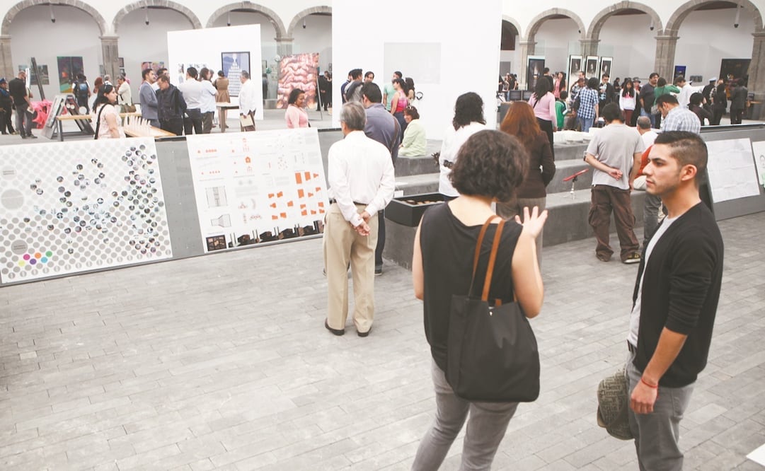 A lo largo de 31 años, el Fonca ha otorgado 22 mil 23 apoyos; la mayoría se ha concentrado en la Ciudad de México. En la imagen, una exposición de jóvenes creadores en la Biblioteca México hace unos años. Foto: ARCHIVO EL UNIVERSAL