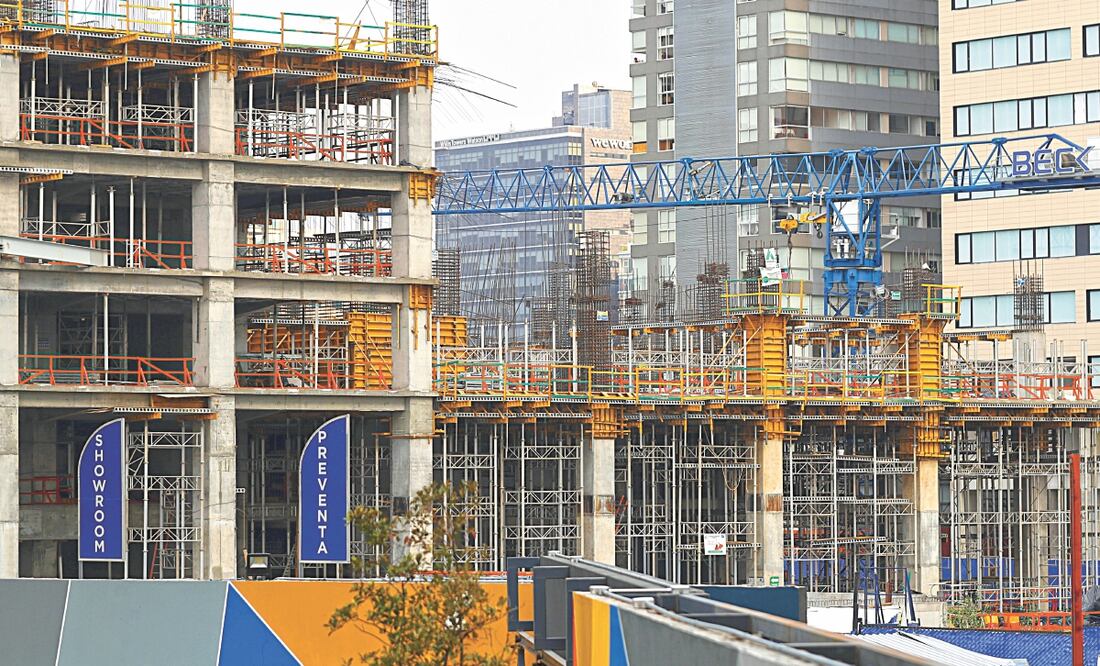 Si no nos permiten reiniciar las obras será imposible seguir apoyando a los trabajadores con salarios mínimos o préstamos, advierte Lydia Álvarez, presi de nta de la Cámara Nacional de la Industria de Desarrollo y Promoción de Vivienda-Valle de México.