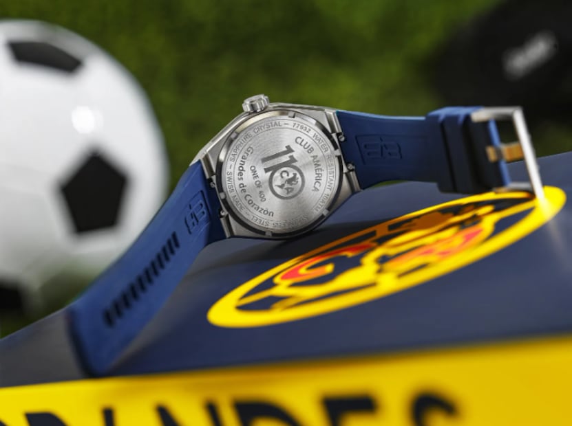 Así luce por atrás el nuevo reloj que lanzó Bomberg como parte de los festejos por el 110 aniversario del América. FOTO: ESPECIAL
