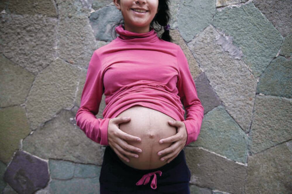 Joanna, con siete meses de embarazo y 13 años de edad, asegura que conoce de anticonceptivos, pero quería tener un bebé siendo una adolescente (ALEJANDRA LEYVA. EL UNIVERSAL)