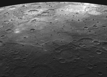 Superficies oscuras de Mercurio son carbono procedente de su interior