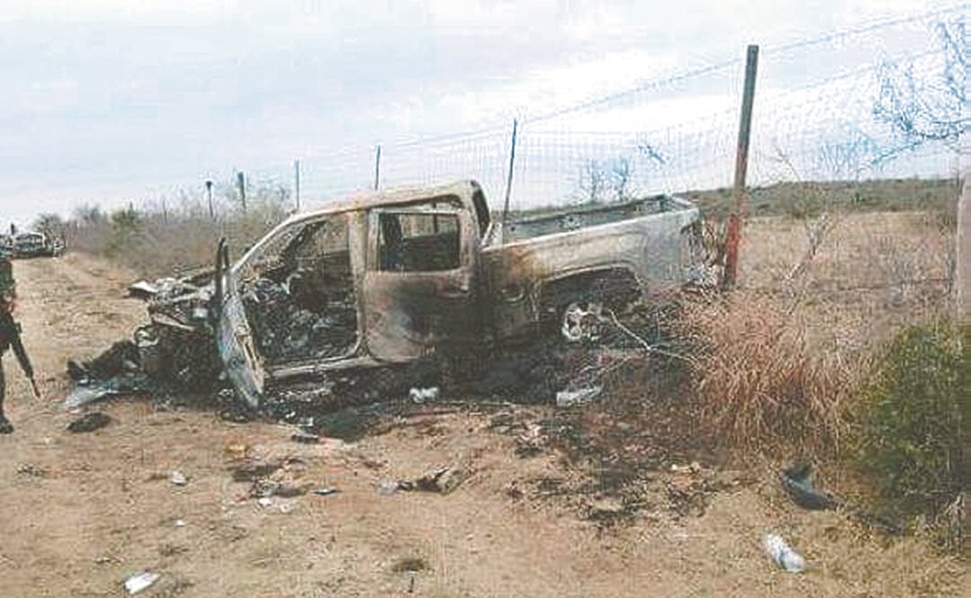 En el lugar del enfrentamiento entre delincuentes se encontraron tres vehículos, de los cuales uno estaba calcinado. Foto: ESPECIAL