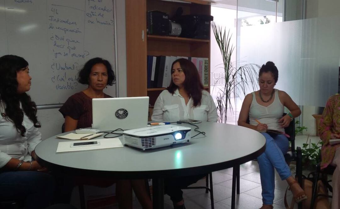 La titular del IQM, María Hadad, se reunió por separado con dos bloques de ONG para abordar la problemática sobre la violencia contra la mujer en Cancún (Foto: Adriana Varillas)