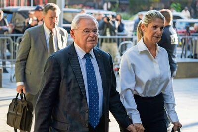 Esposa de exsenador Bob Menéndez es condenada a 4 años y medio de prisión; la acusan de participar en sobornos