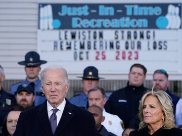 Biden presenta sus condolencias ante las familias de las víctimas del tiroteo en Lewiston, Maine