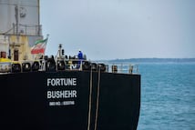 EU impone bloqueo total a puertos de Irán; asegura frenar 90% de su comercio marítimo