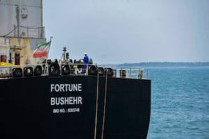 EU impone bloqueo total a puertos de Irán; asegura frenar 90% de su comercio marítimo