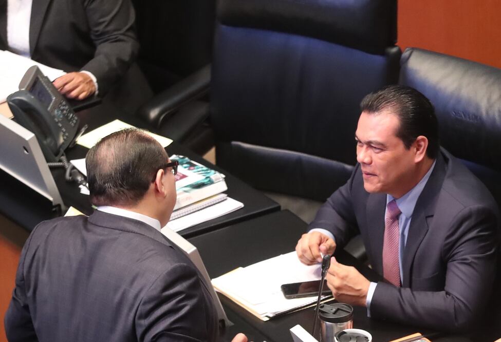 El senador mexiquense reconoció la tarea que llevó a cabo Manuel Granados Covarrubias, quien renunció este lunes a la presidencia de la Revolución Democrática. Foto: Lucía Godínez/EL UNIVERSAL