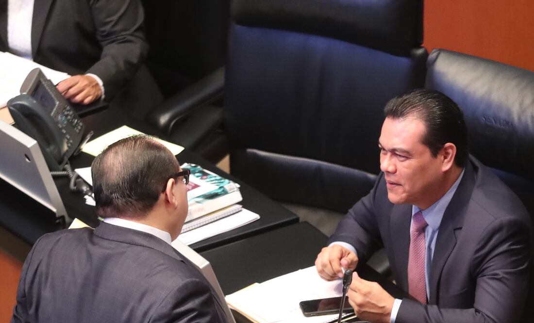 El senador mexiquense reconoció la tarea que llevó a cabo Manuel Granados Covarrubias, quien renunció este lunes a la presidencia de la Revolución Democrática. Foto: Lucía Godínez/EL UNIVERSAL