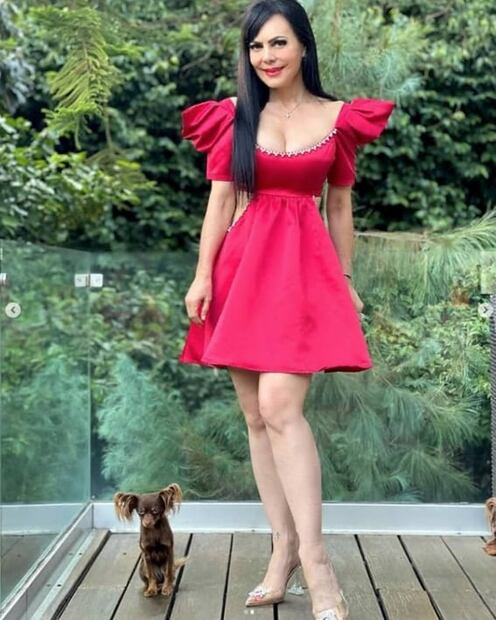 "No le queda": Critican rostro y vestido de Maribel Guardia 