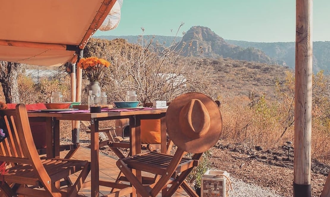 Cerca de CDMX encuentra diversos paisajes para 'acampar' sin sufrir incomodidad alguna. Foto: Instagram @azomalli.glamping