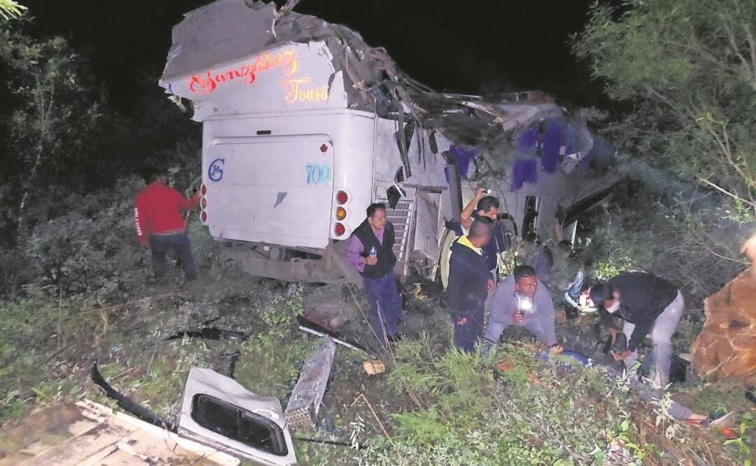 La volcadura se registró en San Miguel del Río, en Ixtlán, cuando las personas regresaban de la toma de protesta del nuevo gobernador. Foto: Especial