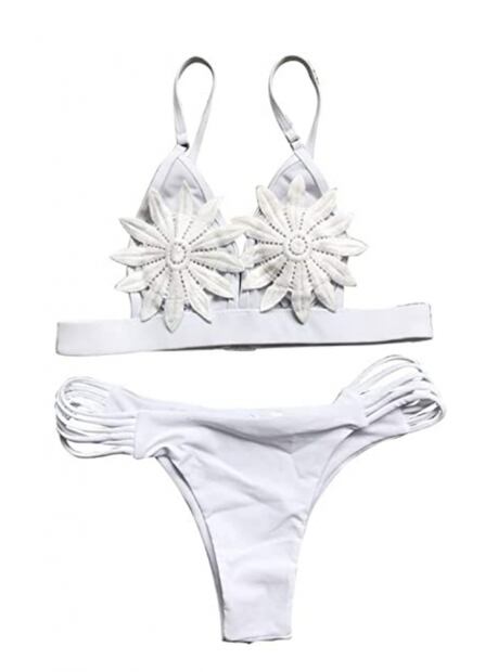 Geraldine Bazán lleva el bikini más chic y sexy para la temporada