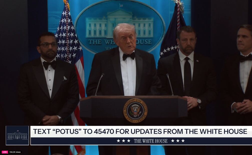 Trump responde a sesión de preguntas y respuestas en su conferencia de prensa tras el intento de tiroteo. Foto: Captura de pantalla.
