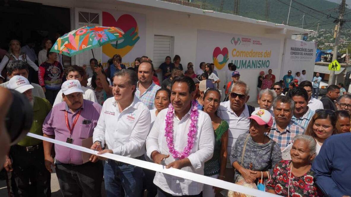 El Gobernador de Chiapas, Eduardo Ramírez Aguilar, y el Secretario del Humanismo, Francisco Chacón, inauguraron el nuevo comedor comunitario. Foto: Facebook @HumanismoChis